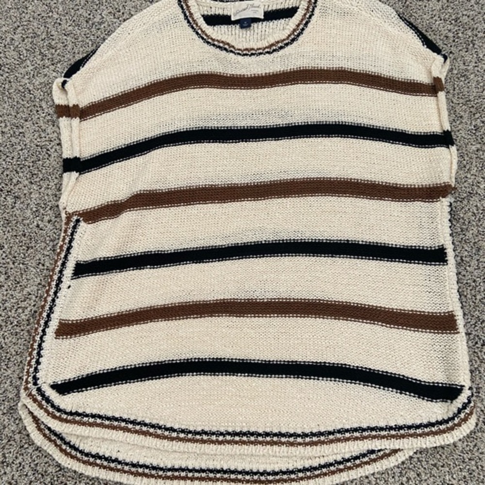 Sweater strip knit pattern short sleeve size medium